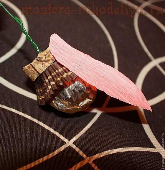 Мастер-класс по букетам из конфет: Лотос из гофрированной бумаги