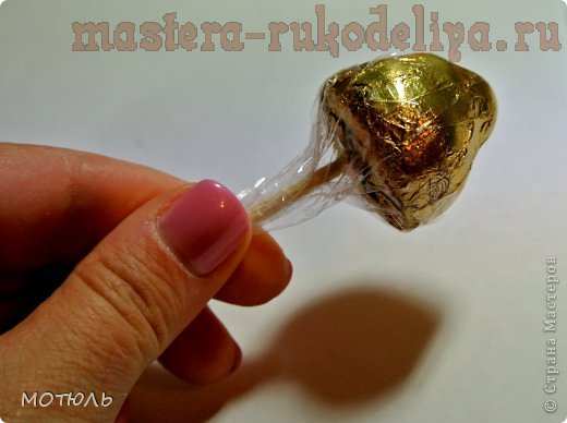 Мастер-класс по букетам из конфет: Розочки из гофрированной бумаги