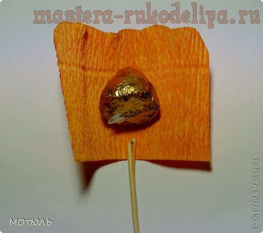 Мастер-класс по букетам из конфет: Розочки из гофрированной бумаги
