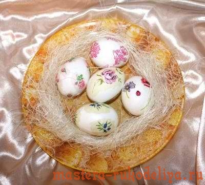 Декупаж к Пасхе: Тарелочка и праздничные яйца