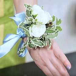 Видео мастер-класс по флористике: Цветочный браслет для подружки невесты