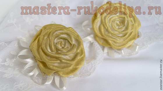 Мастер-класс по цветам из фоамирана: Заколки с кружевом и золотыми розами