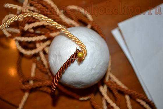 Мастер-класс по декорированию: Новогодний шарик из шнура