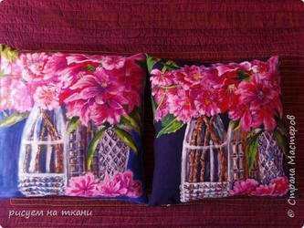 Видео мастер-класс по росписи на ткани: Розовые цветы в вазах