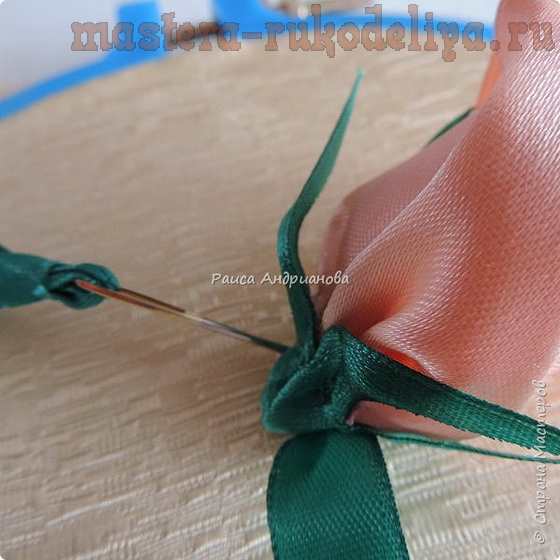 Мастер-класс по вышивке лентами: Бутоны роз атласными лентами
