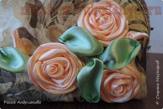 Мастер-класс по вышивке лентами: Косметичка с розами