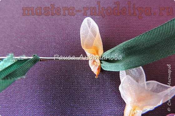 Мастер-класс по вышивке лентами: Цветы из органзы. Мелкие цветочки