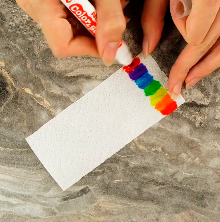 Создаем радугу на бумажной салфетке